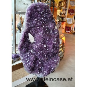 Amethyst Skulptur auf Ständer